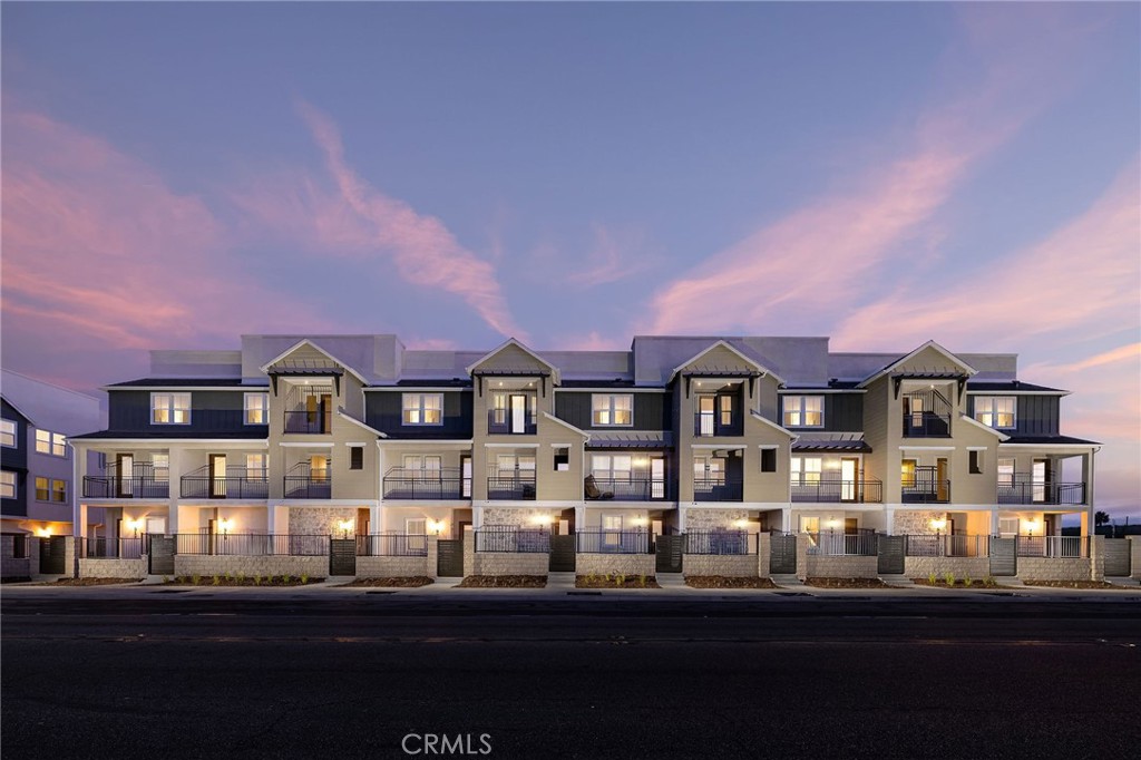 Concord Court in Compton is a vibrant new home community. Solar included townhomes featuring all-electric stainless kitchen appliances, flat panel cabinets and smart built-in technology. Lot 39 features 3 bedrooms and open kitchen.