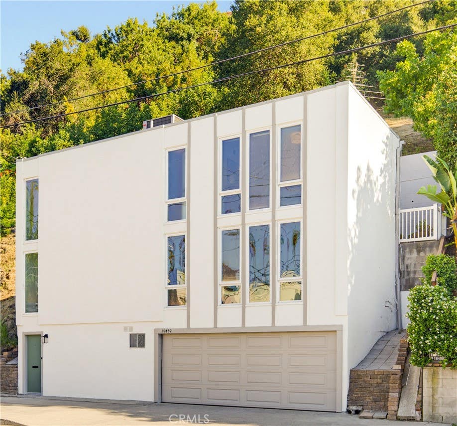 Photo of 12452 Laurel Terrace Drive, Studio City, CA 91604 (MLS # SR26135726)