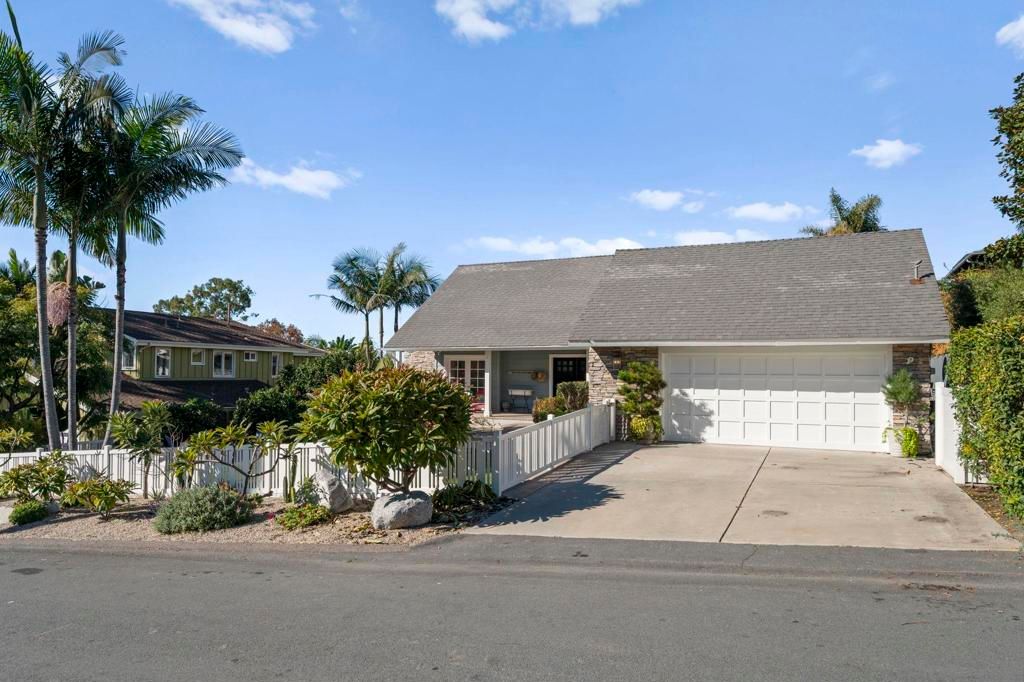 Photo of 12740 Via Felino, Del Mar, CA 92014 (MLS # 260009056SD)