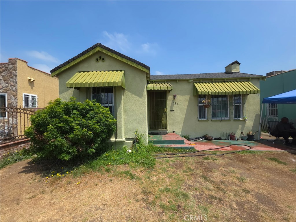 Major fixer property is in need of major repairs. This will be a CASH only sale based on condition. Please contact listing agent for more information.