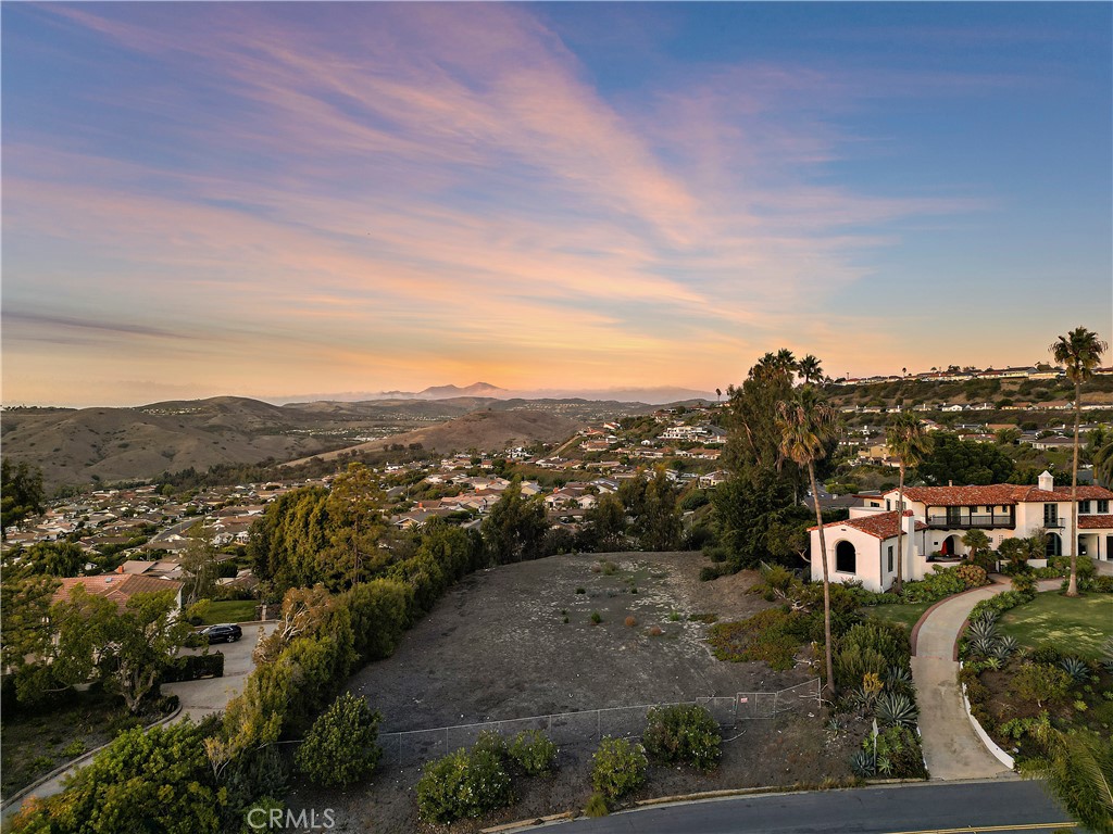 239 Avenida La Cuesta