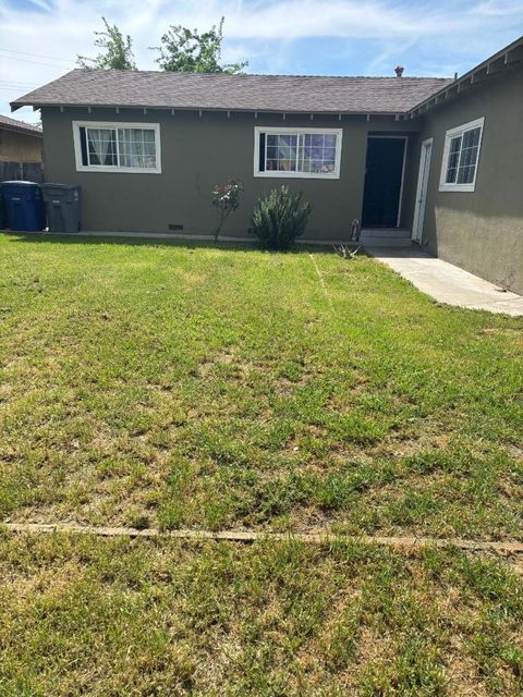Photo of 517 Pinion Street, Los Banos, CA 93635 (MLS # ML82039932)