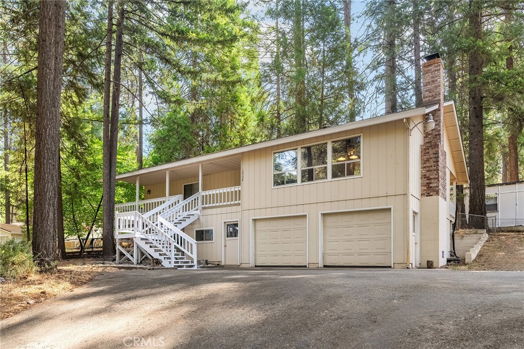 Don’t miss this exceptional opportunity—priced to sell! This charming 3-bedroom, 2.5-bath, double-car garage, 1,930 sq. ft. home, located in a cul-de-sac, including a recent pest clearance and freshly painted front and back stairways. The kitchen, tastefully updated in 2017, is ready for your culinary adventures.
Step inside and you’ll immediately notice the cozy wood-burning stove in the living room and the sense of spaciousness from the vaulted ceilings. The kitchen features generous countertops, ample cabinetry, and stainless-steel appliances: refrigerator, dishwasher, microwave, and oven. The adjacent dining area has a breakfast bar and sliding glass doors that open onto a covered back deck—perfect for relaxing or enjoying meals outdoors.
On the main floor, you’ll find two comfortable bedrooms, including an expansive primary suite with a walk-in closet and private shower, plus a guest room and a full bathroom nearby with plenty of hall closet space. A large laundry area completes the first floor, with a staircase leading downstairs to the third bedroom, a convenient half bath, and direct access to the double-car garage. There’s even an additional utility/storage room for all your extra belongings.
Come experience this move-in-ready home for yourself!