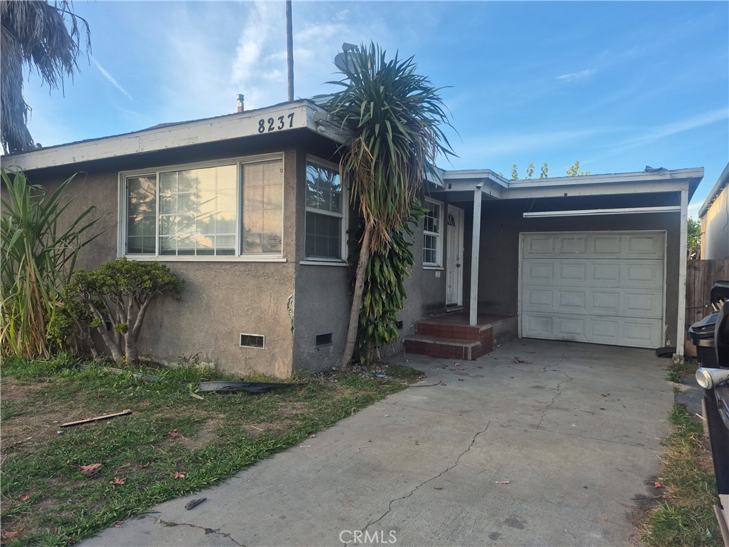 8237 Rosecrans