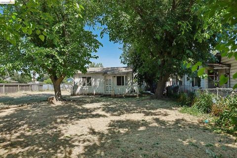 Photo of 4130 Dayton St ST, Sacramento, CA 95838 (MLS # 41136188)