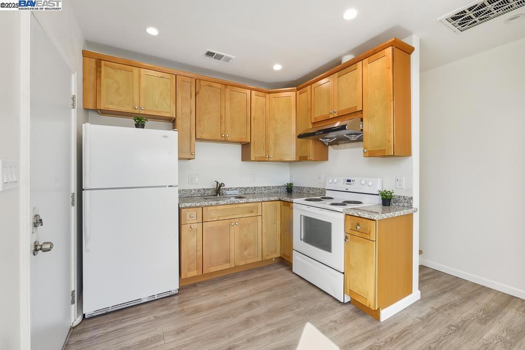 SAN LEANDRO BRDR - Residential