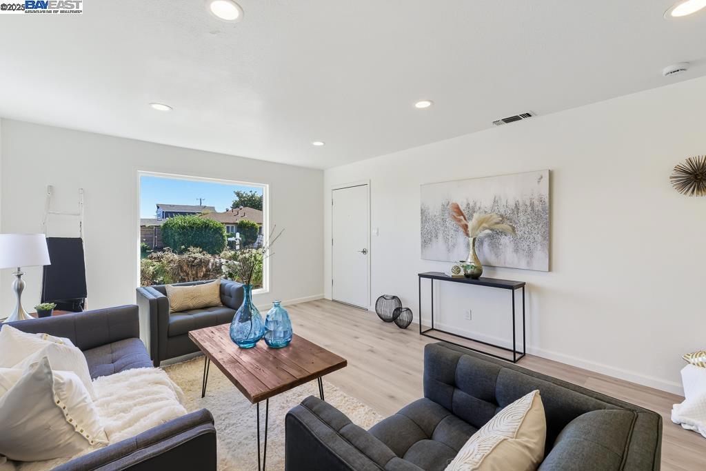 SAN LEANDRO BRDR - Residential
