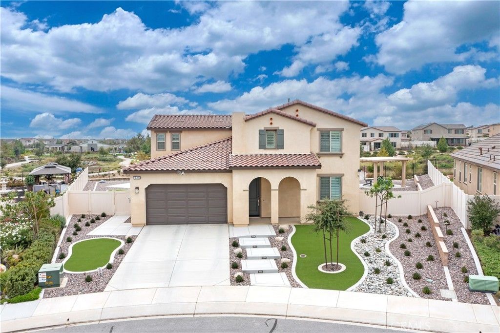Photo of 1525 Horizon Ave, Banning, CA 92220 (MLS # CV25219120)