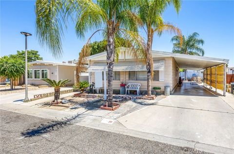 Photo of 471 Santa Clara CIR, Hemet, CA 92543 (MLS # SW26162318)