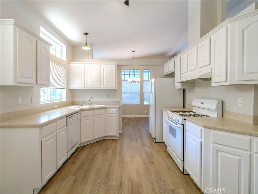 Corona, California 92882, United States, 3 Bedrooms Bedrooms, ,2 BathroomsBathrooms,Residential,Active,218410