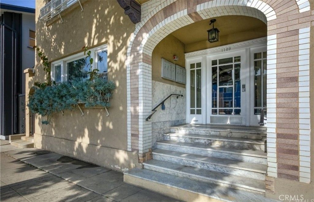 Photo of 1109 E 1st St, Long Beach, CA 90802 (MLS # OC25267677)