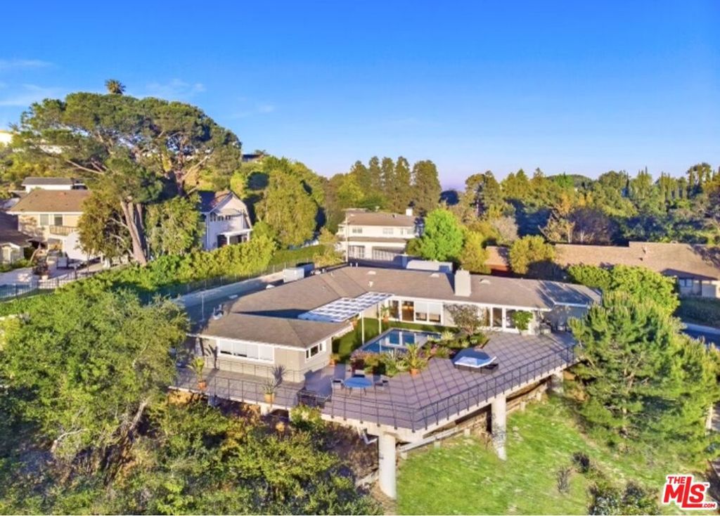 Photo of 9633 Highridge Drive, Beverly Hills, CA 90210 (MLS # 26647943)