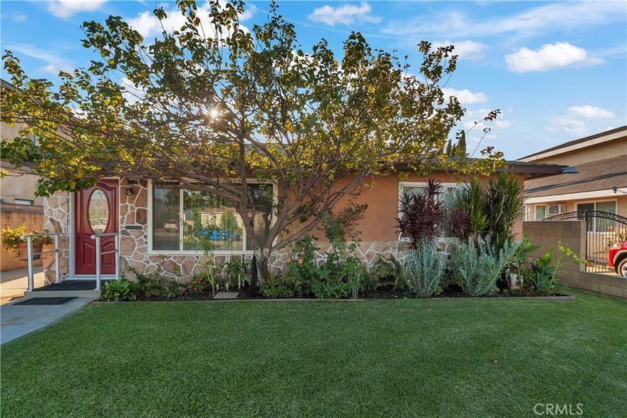 Welcome to this cozy 2-bedroom, 1-bath home in the heart of Buena Park. The property offers a bright living space with plenty of natural light, a functional kitchen, and comfortable bedrooms. The home sits on a spacious lot, providing a generous yard that’s perfect for outdoor gatherings, gardening, or simply relaxing. Conveniently located near shopping, dining, schools, and freeways for an easy commute.