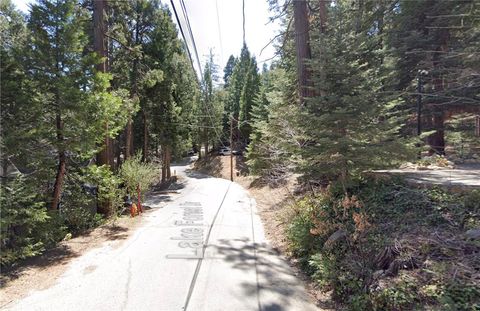 Photo of 26212 Lake Forest Dr, Twin Peaks, CA 92391 (MLS # SR25262244)