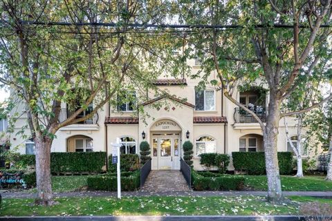 Photo of 1237 Capuchino Avenue #7, Burlingame, CA 94010 (MLS # ML82025564) Photo of 1237 Capuchino Avenue #7, Burlingame, CA 94010 (MLS # ML82025564)