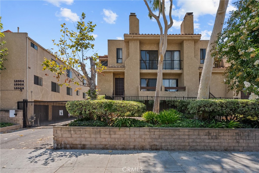 18958 Sherman Way 17