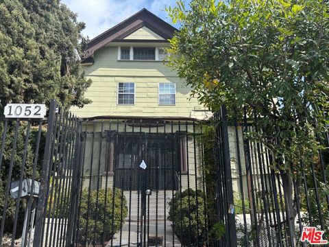 Photo of 1052 S Westlake Avenue, Los Angeles, CA 90006 (MLS # 25592551)