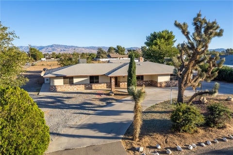 Photo of 14805 Gayhead RD, Apple Valley, CA 92307 (MLS # HD26195797)