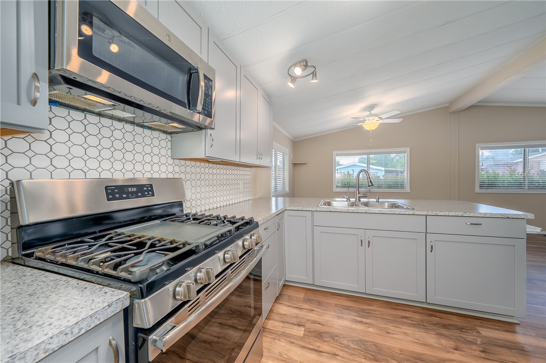5330 Lakeshore Boulevard 32