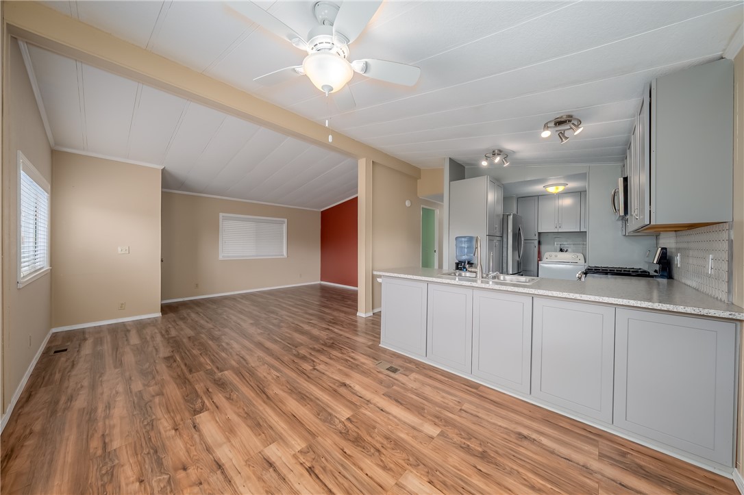 5330 Lakeshore Boulevard 32