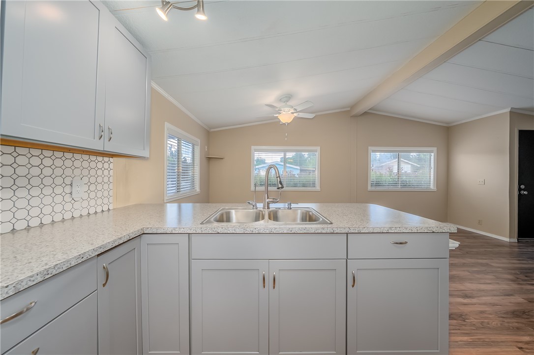 5330 Lakeshore Boulevard 32