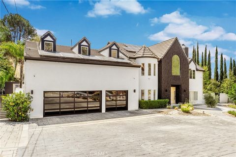 Photo of 22963 Cass Avenue, Woodland Hills, CA 91364 (MLS # SR26122760)