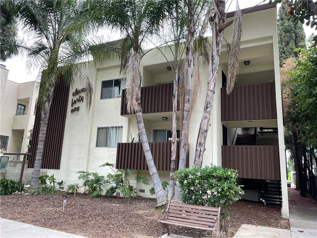 1141 Pine Street 11