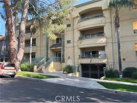 Photo of 620 E Palm AVE #302, Burbank, CA 91501 (MLS # GD26148228)