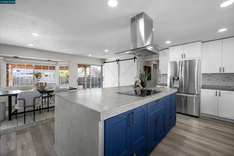 Tiny photo for 1745 1745 Eucalyptus Ct Ct, Concord, CA 94521 (MLS # 41126301)