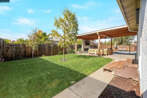 Tiny photo for 1745 1745 Eucalyptus Ct Ct, Concord, CA 94521 (MLS # 41126301)