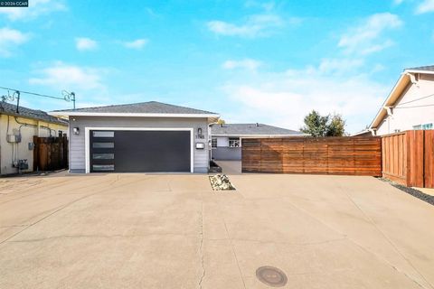Tiny photo for 1745 1745 Eucalyptus Ct Ct, Concord, CA 94521 (MLS # 41126301)