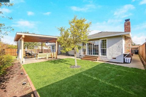 Tiny photo for 1745 1745 Eucalyptus Ct Ct, Concord, CA 94521 (MLS # 41126301)