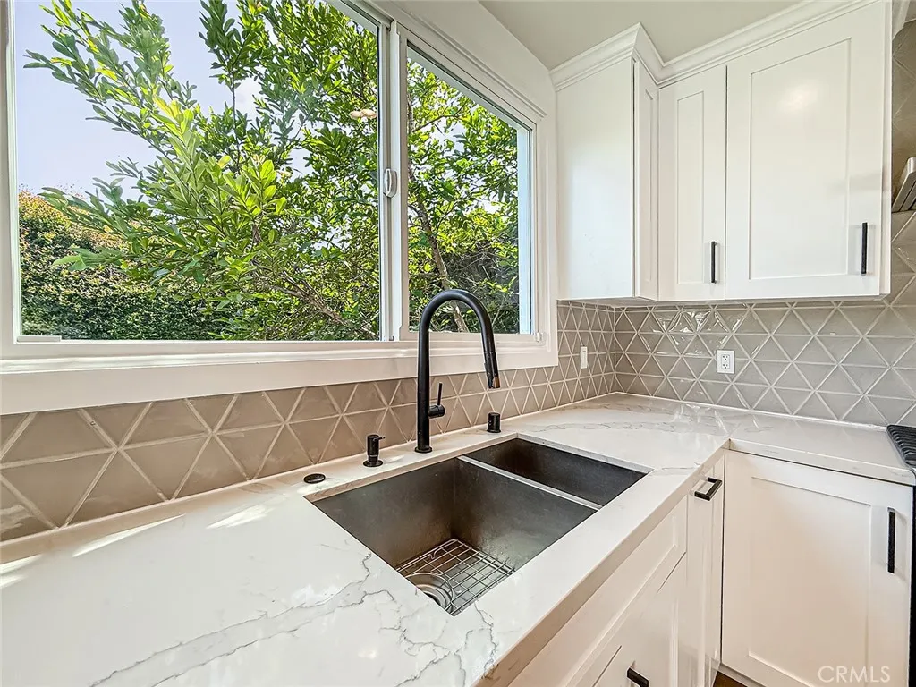 Tarzana, California 91335, United States, 4 Bedrooms Bedrooms, ,2 BathroomsBathrooms,Residential,Active,224784