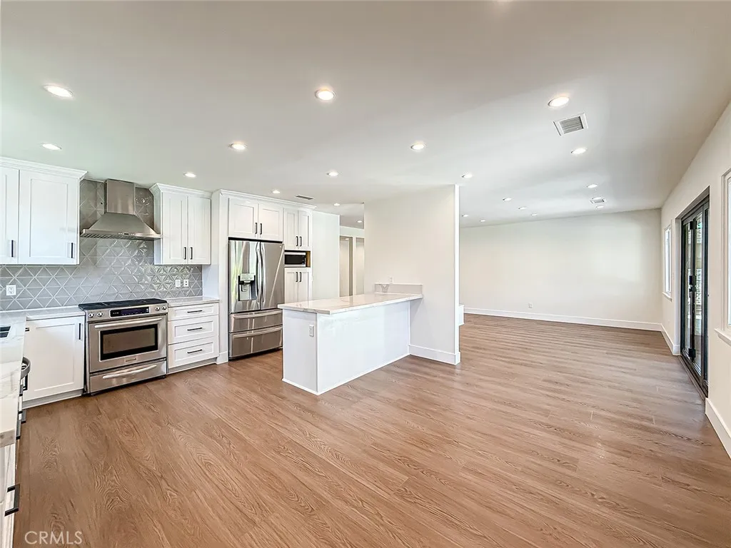 Tarzana, California 91335, United States, 4 Bedrooms Bedrooms, ,2 BathroomsBathrooms,Residential,Active,224784