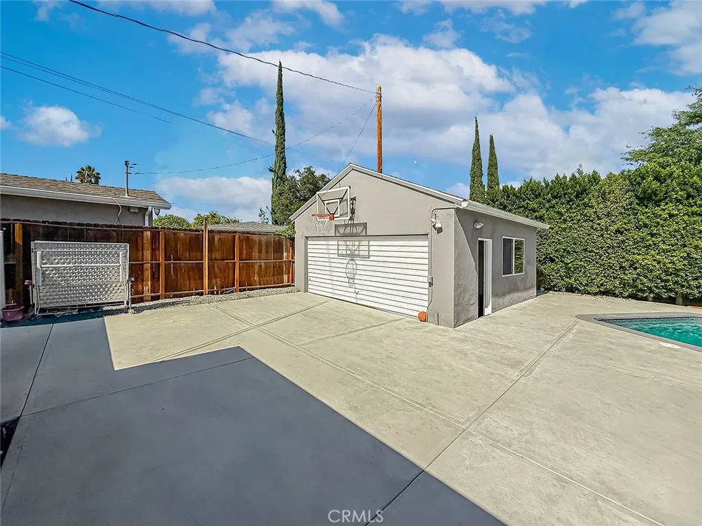 Tarzana, California 91335, United States, 4 Bedrooms Bedrooms, ,2 BathroomsBathrooms,Residential,Active,224784