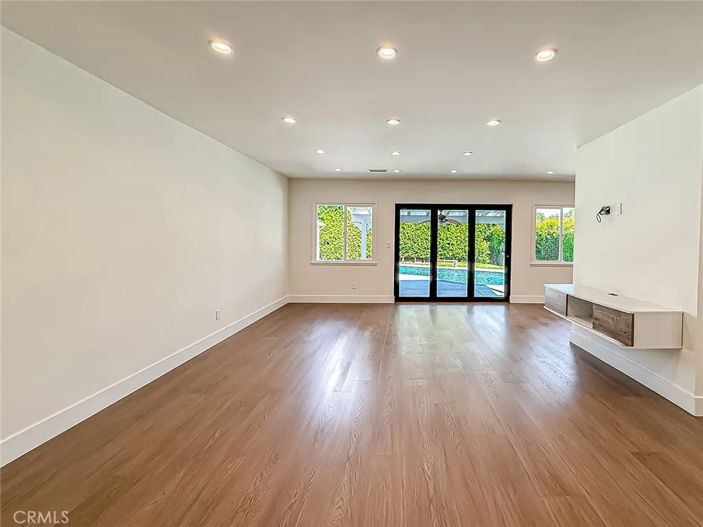 Tarzana, California 91335, United States, 4 Bedrooms Bedrooms, ,2 BathroomsBathrooms,Residential,Active,224784