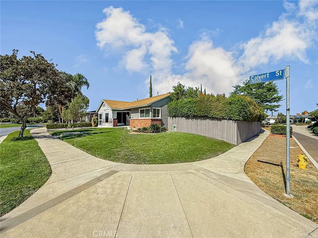 Tarzana, California 91335, United States, 4 Bedrooms Bedrooms, ,2 BathroomsBathrooms,Residential,Active,224784