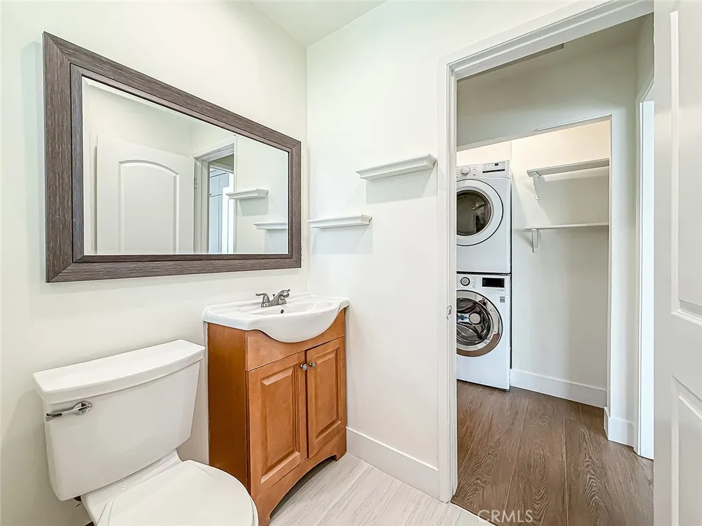 Tarzana, California 91335, United States, 4 Bedrooms Bedrooms, ,2 BathroomsBathrooms,Residential,Active,224784