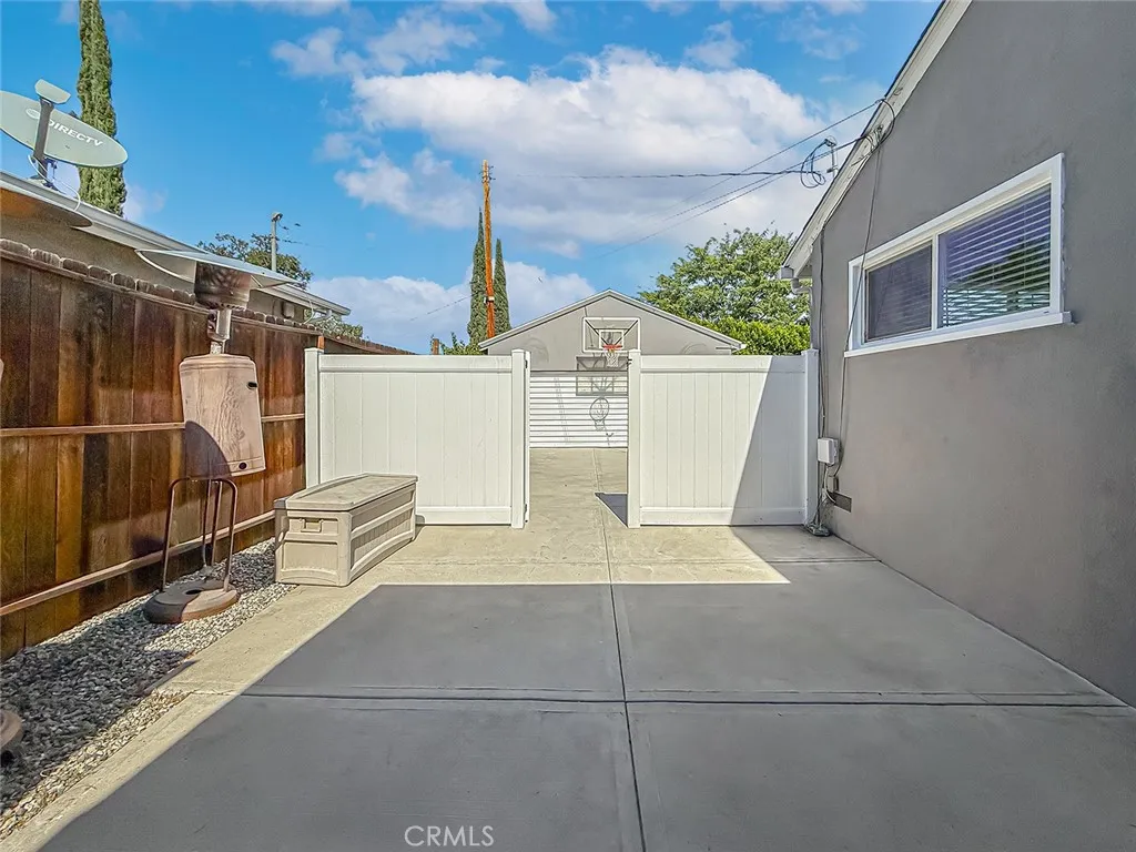 Tarzana, California 91335, United States, 4 Bedrooms Bedrooms, ,2 BathroomsBathrooms,Residential,Active,224784