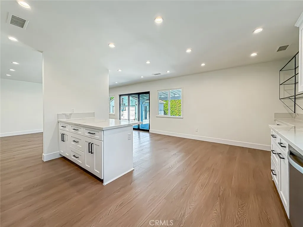 Tarzana, California 91335, United States, 4 Bedrooms Bedrooms, ,2 BathroomsBathrooms,Residential,Active,224784