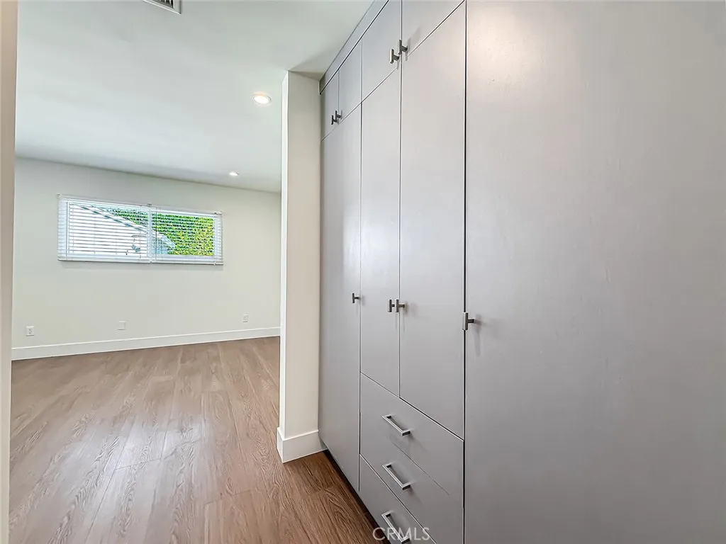 Tarzana, California 91335, United States, 4 Bedrooms Bedrooms, ,2 BathroomsBathrooms,Residential,Active,224784