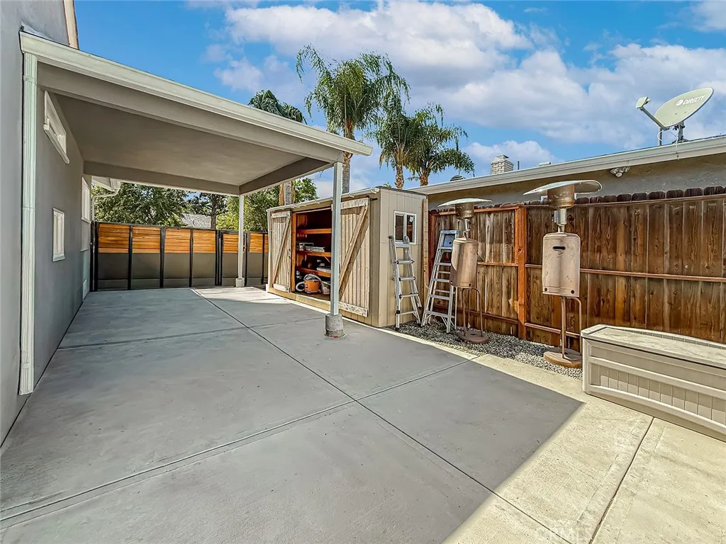 Tarzana, California 91335, United States, 4 Bedrooms Bedrooms, ,2 BathroomsBathrooms,Residential,Active,224784