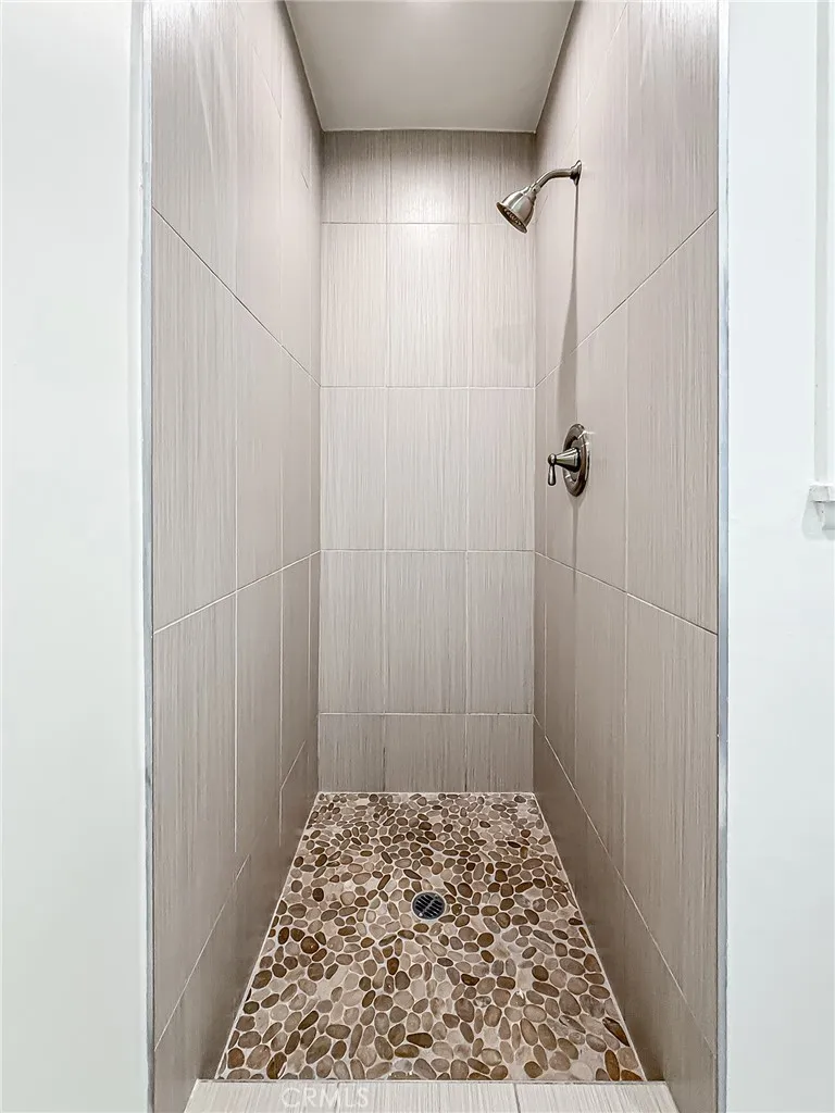 Tarzana, California 91335, United States, 4 Bedrooms Bedrooms, ,2 BathroomsBathrooms,Residential,Active,224784