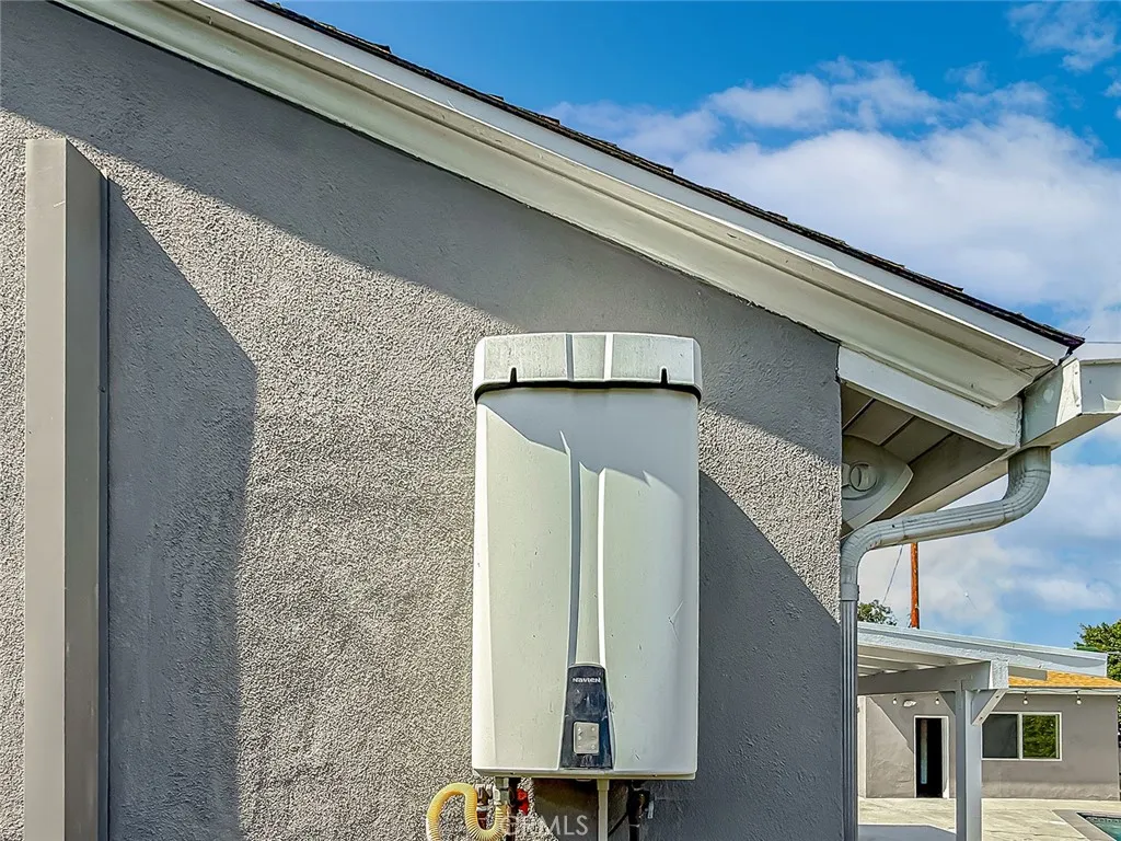 Tarzana, California 91335, United States, 4 Bedrooms Bedrooms, ,2 BathroomsBathrooms,Residential,Active,224784