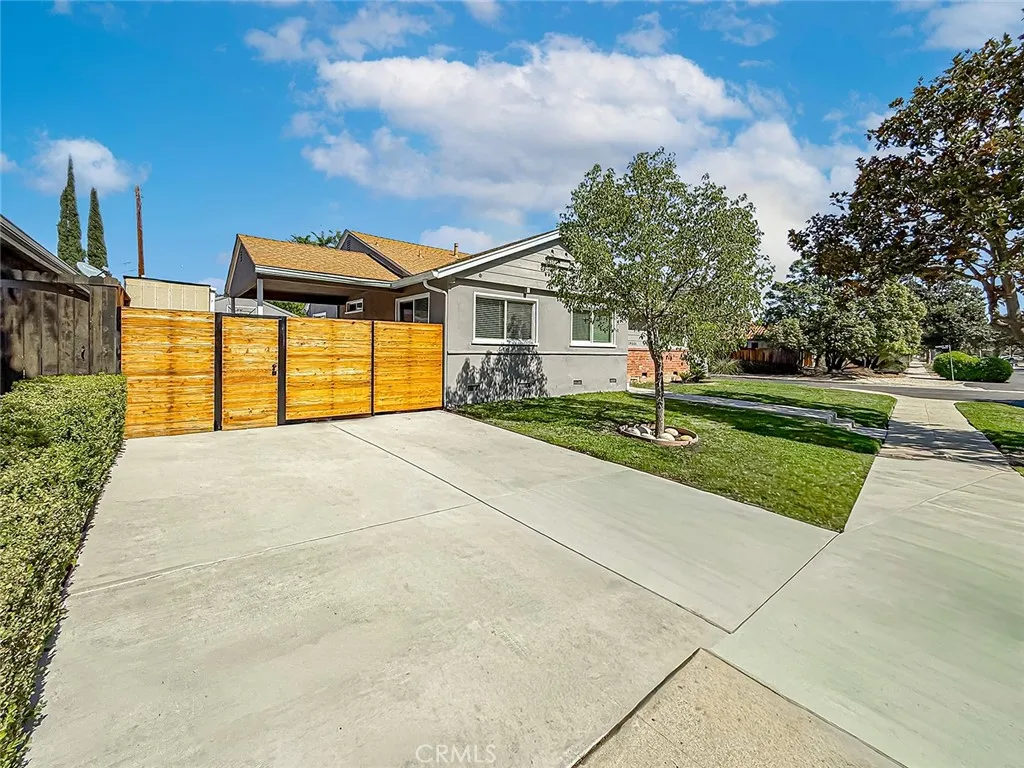 Tarzana, California 91335, United States, 4 Bedrooms Bedrooms, ,2 BathroomsBathrooms,Residential,Active,224784