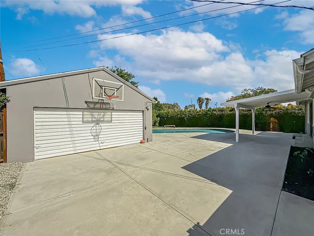 Tarzana, California 91335, United States, 4 Bedrooms Bedrooms, ,2 BathroomsBathrooms,Residential,Active,224784