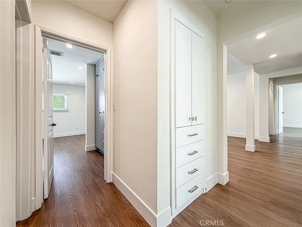 Tarzana, California 91335, United States, 4 Bedrooms Bedrooms, ,2 BathroomsBathrooms,Residential,Active,224784