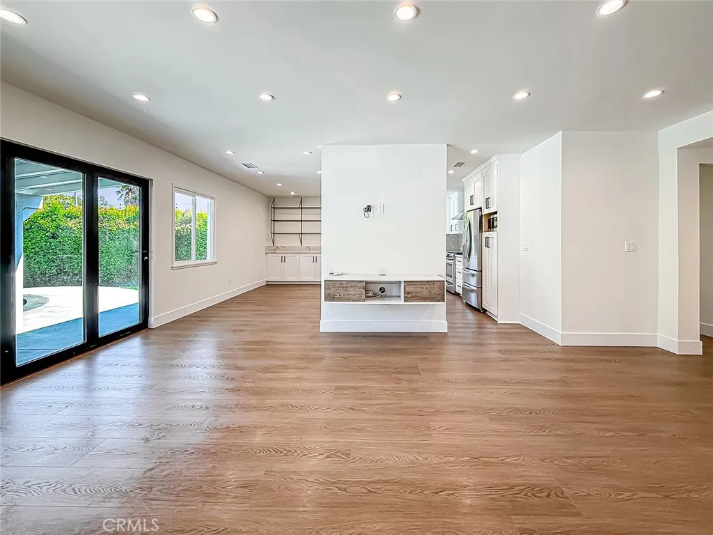 Tarzana, California 91335, United States, 4 Bedrooms Bedrooms, ,2 BathroomsBathrooms,Residential,Active,224784