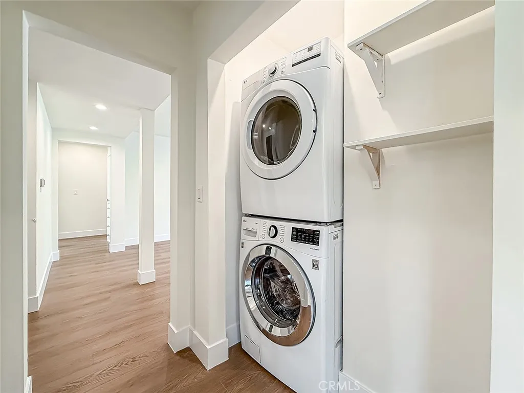 Tarzana, California 91335, United States, 4 Bedrooms Bedrooms, ,2 BathroomsBathrooms,Residential,Active,224784