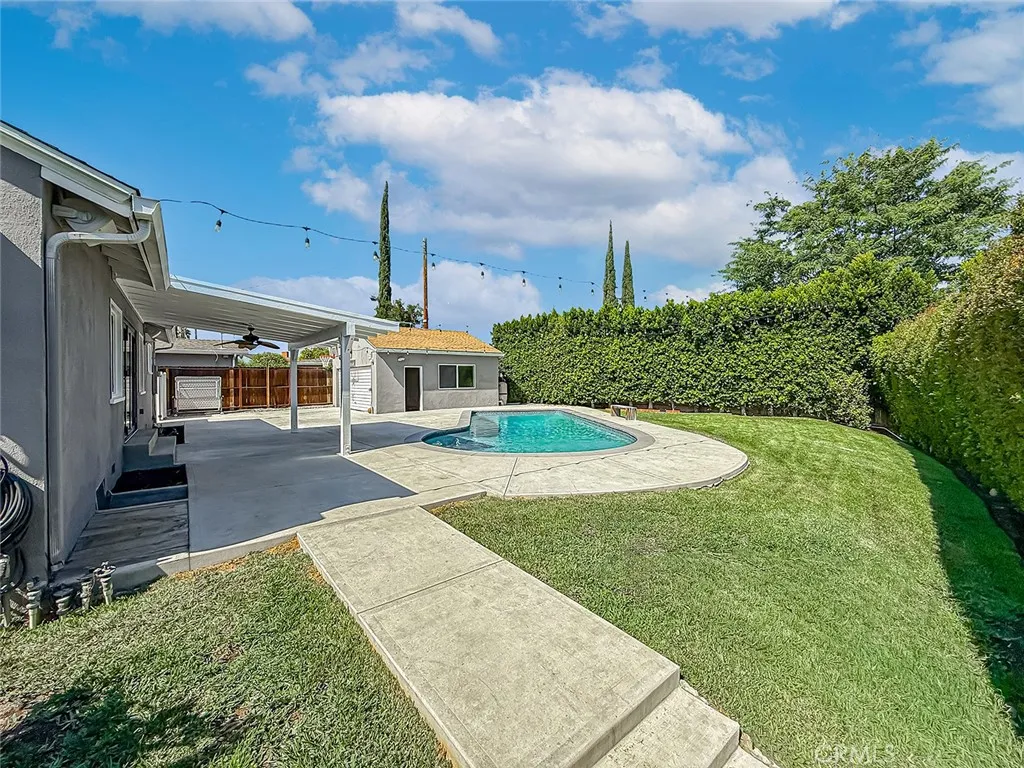 Tarzana, California 91335, United States, 4 Bedrooms Bedrooms, ,2 BathroomsBathrooms,Residential,Active,224784